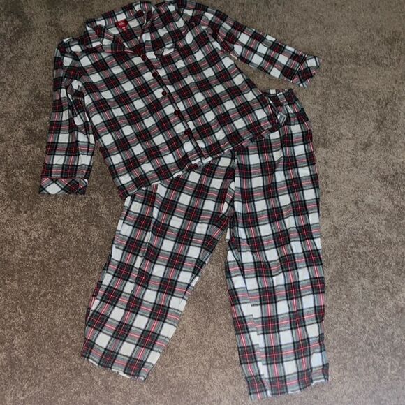 Macy’s Holiday PJ Set - Picture 1 of 6